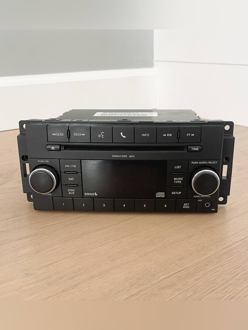 Daimler Chrysler P05091117AC AM/FM Radio Stereo CD Player Head Unit